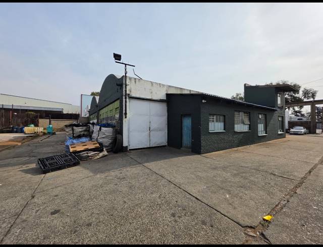 800M² WAREHOUSE TO LET IN INDUSTRIA WEST